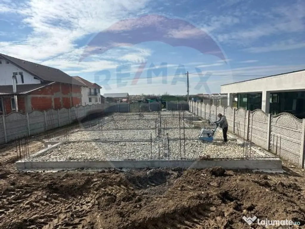 De vânzare teren intravilan cu fundație și proiect de ... 