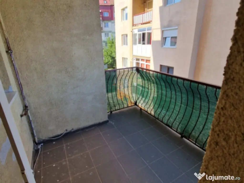 Apartament cu 3 camere in zona Supeco 