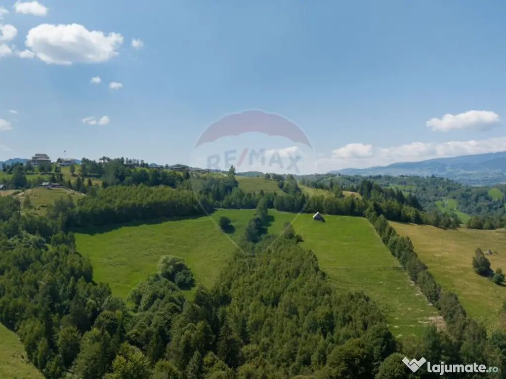 Teren Panoramic in Bran – Vedere spre Bucegi & Piatra C...