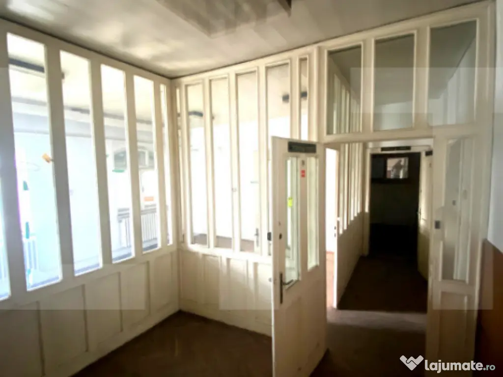 Clădire mixtă cu teren și hală – vad comercial DN11, O 