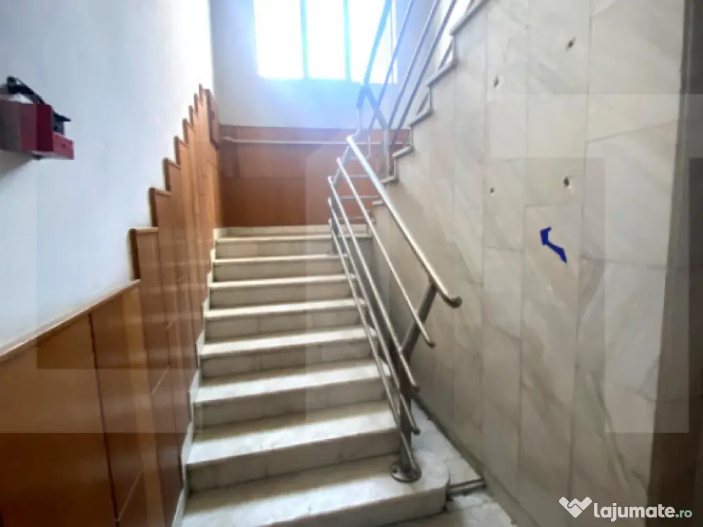 Clădire mixtă cu teren și hală – vad comercial DN11, O 