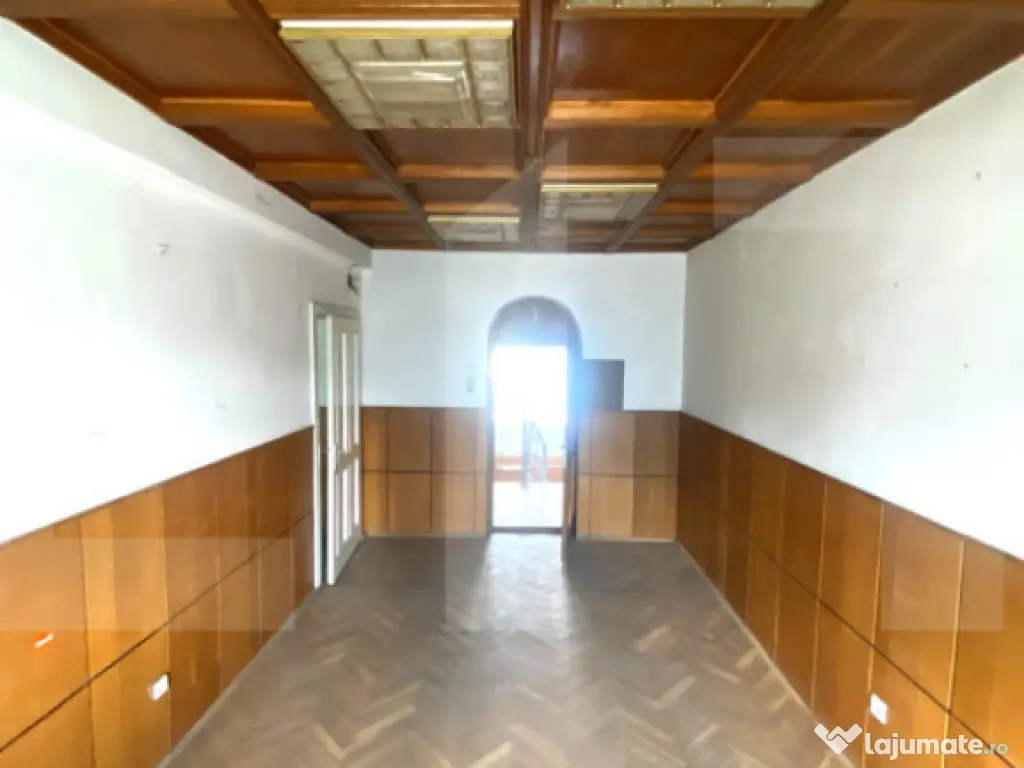 Clădire mixtă cu teren și hală – vad comercial DN11, O 