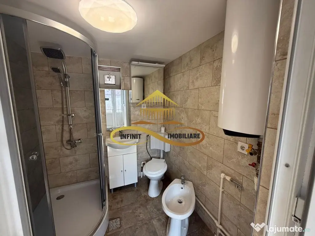 Casa de vanzare in Bacau Saucesti cu potential comercial 