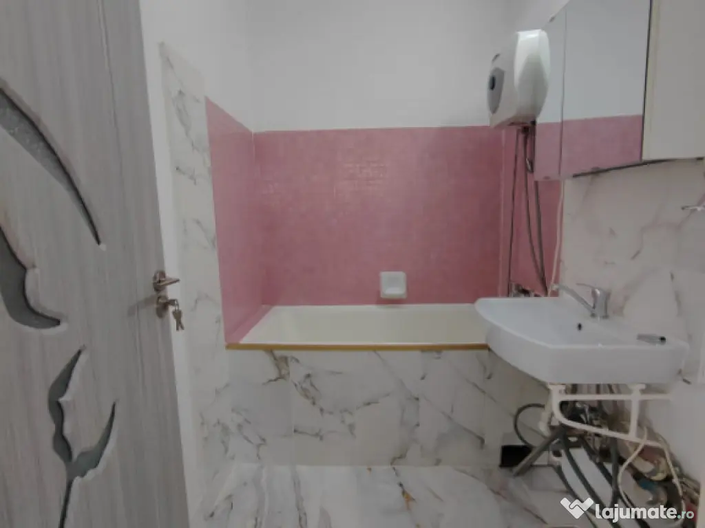 Apartament 3 camere, etajul 3/9, zona Nord- Spitalul Judetea 