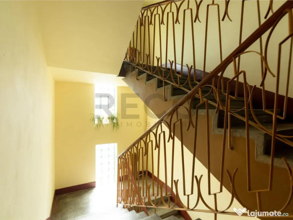 RECO apartament cu 3 camere in zona ultracentrala 