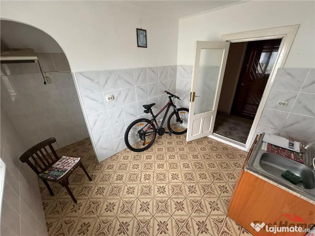 Apartament 3 camere, etaj 1 , 80mp in Campineanca 