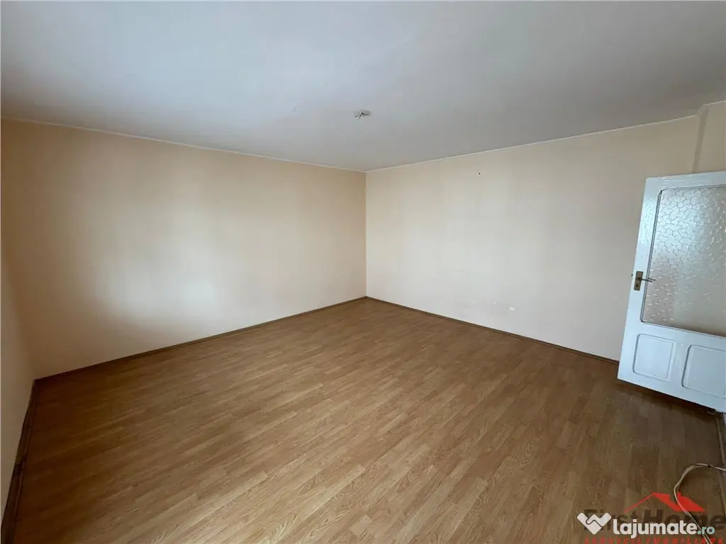 Apartament 3 camere, etaj 1 , 80mp in Campineanca 