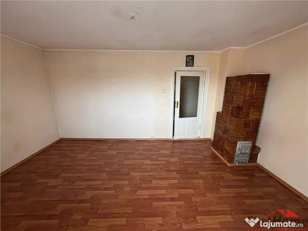 Apartament 3 camere, etaj 1 , 80mp in Campineanca 