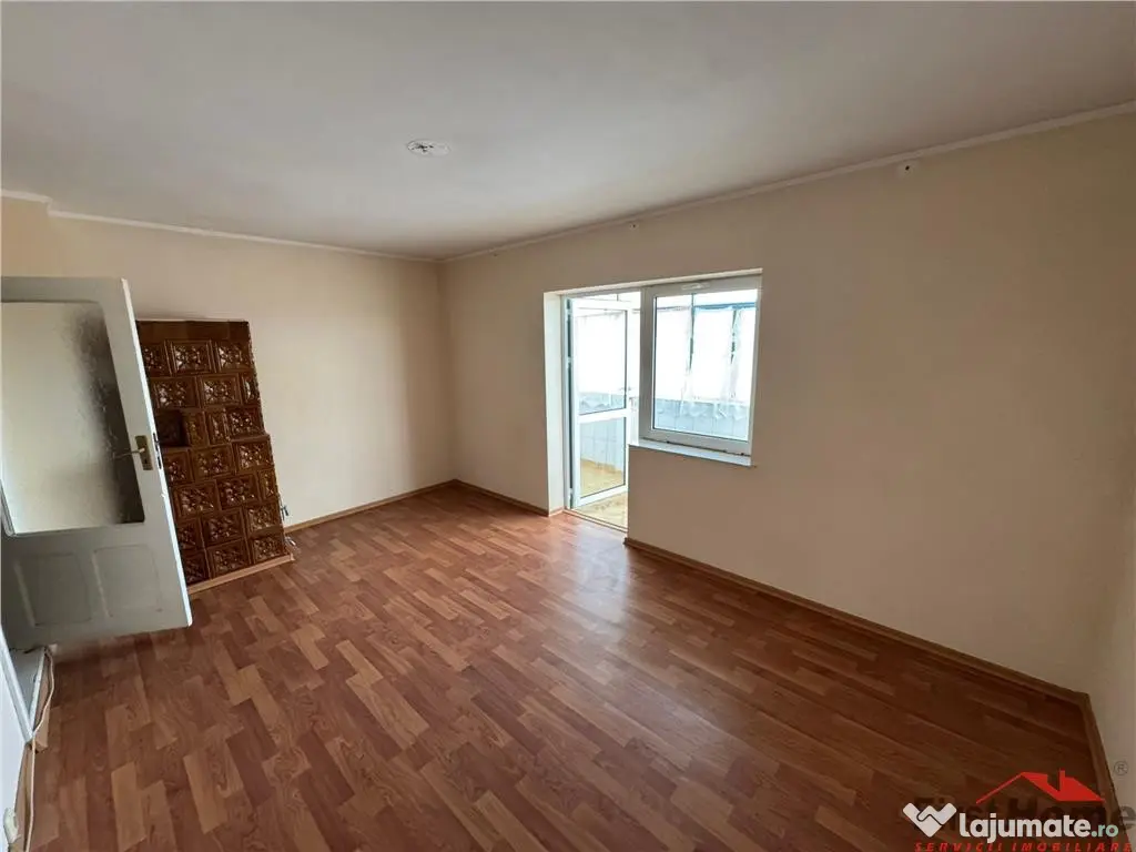 Apartament 3 camere, etaj 1 , 80mp in Campineanca 