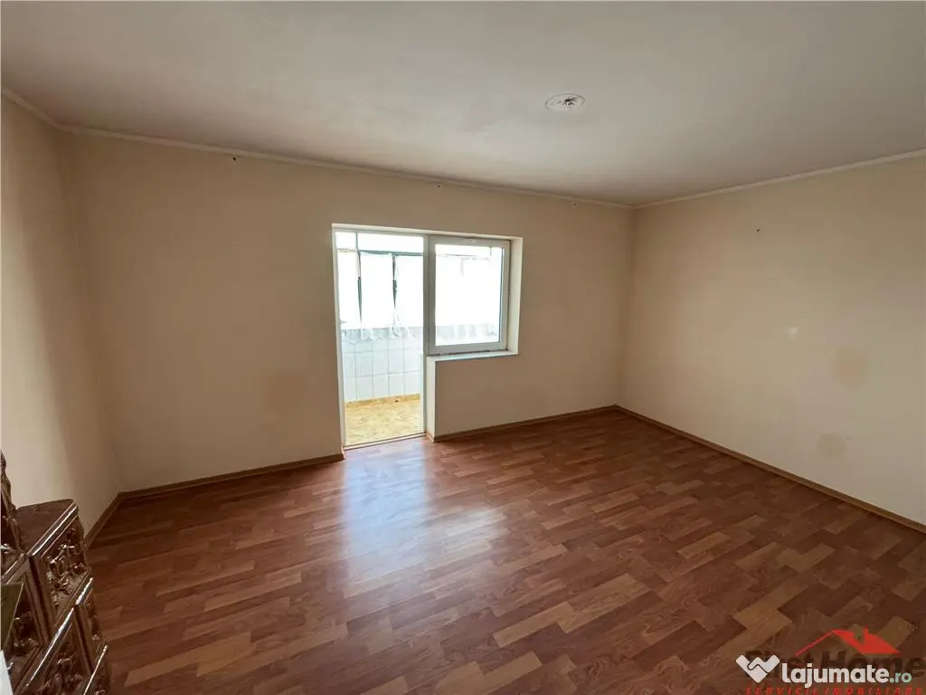 Apartament 3 camere, etaj 1 , 80mp in Campineanca 