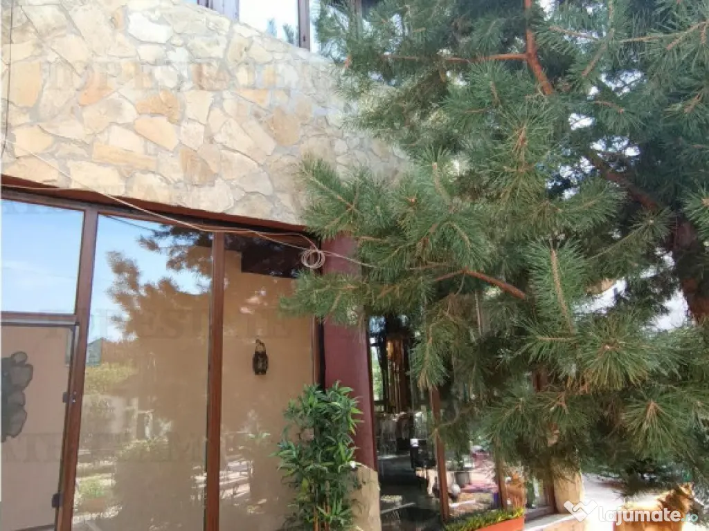 Super afacere, vila cu aspect de conac cu spatii moderne dar 