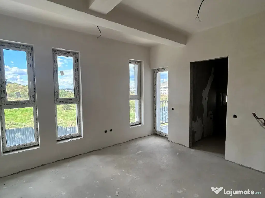 Casa tip Triplex de vanzare 