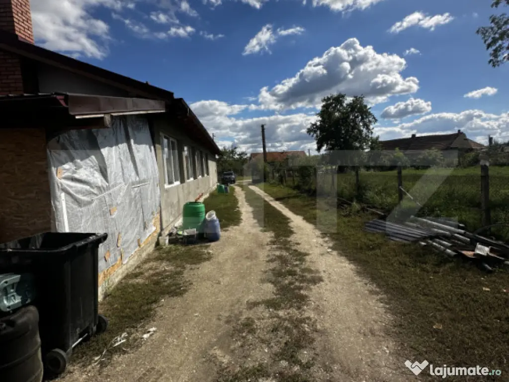 Casa de vanzare, 265 mp, zona Boghis