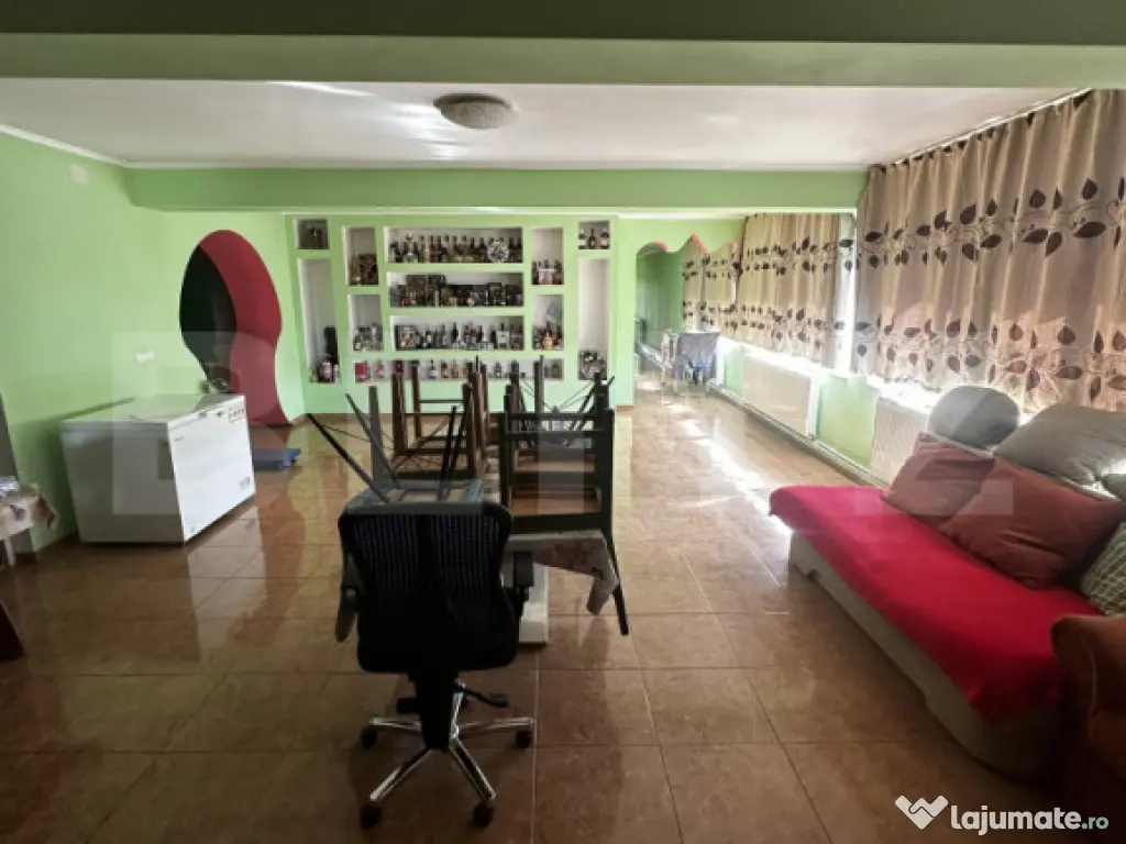 Casa de vanzare, 265 mp, zona Boghis