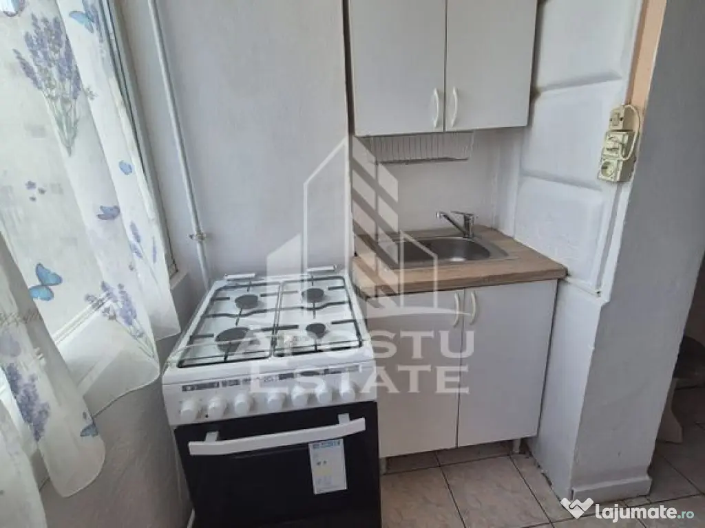 Apartament cu 3 camere, 65mp, zona Lipovei 