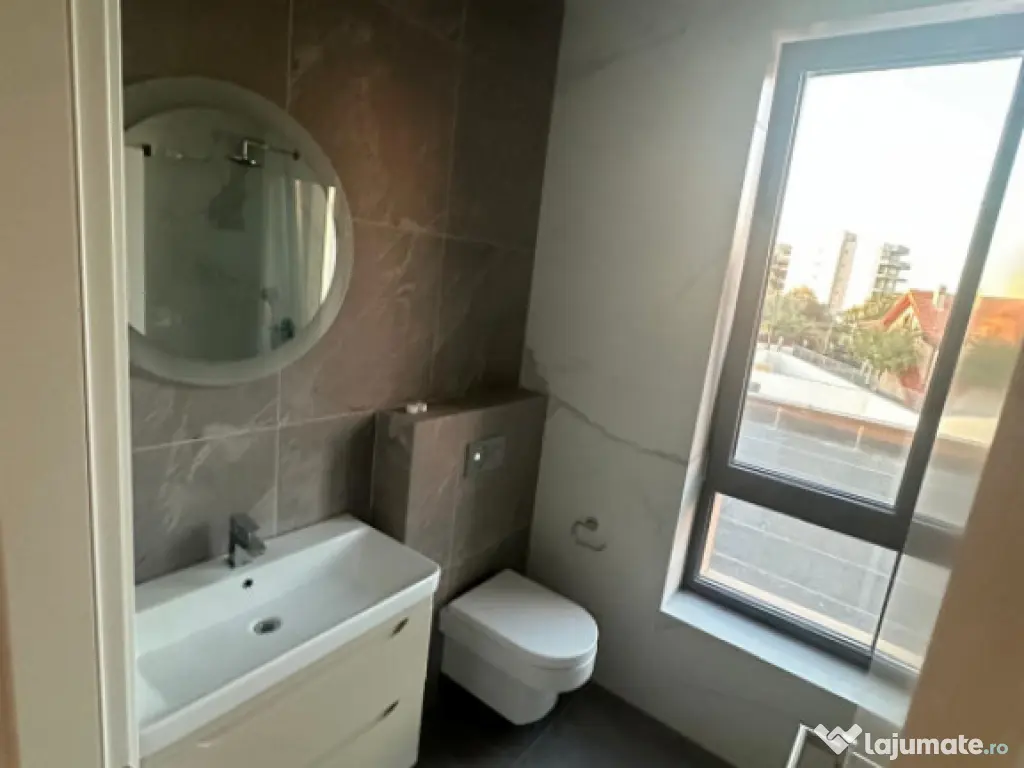 Vila deosebita de vanzare - zona Mamaia Nord pe malul laculu 