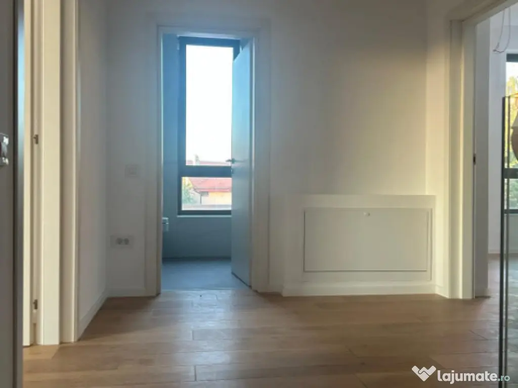 Vila deosebita de vanzare - zona Mamaia Nord pe malul laculu 