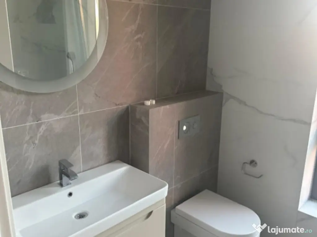 Vila deosebita de vanzare - zona Mamaia Nord pe malul laculu 