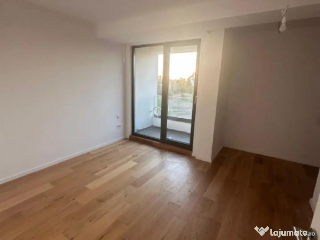 Vila deosebita de vanzare - zona Mamaia Nord pe malul laculu 