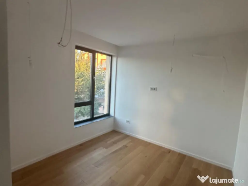 Vila deosebita de vanzare - zona Mamaia Nord pe malul laculu 