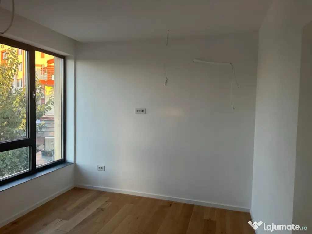 Vila deosebita de vanzare - zona Mamaia Nord pe malul laculu 