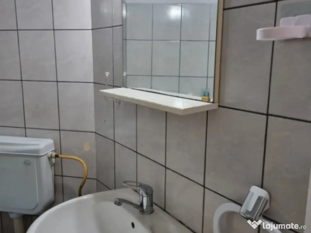 Garsoniera mobilata si utilata zona Broscarie