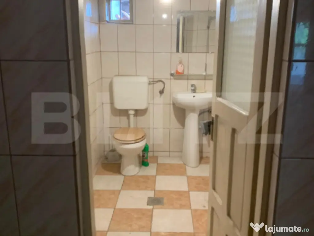 Casă de vânzare, 3 camere, zonă liniștită, București