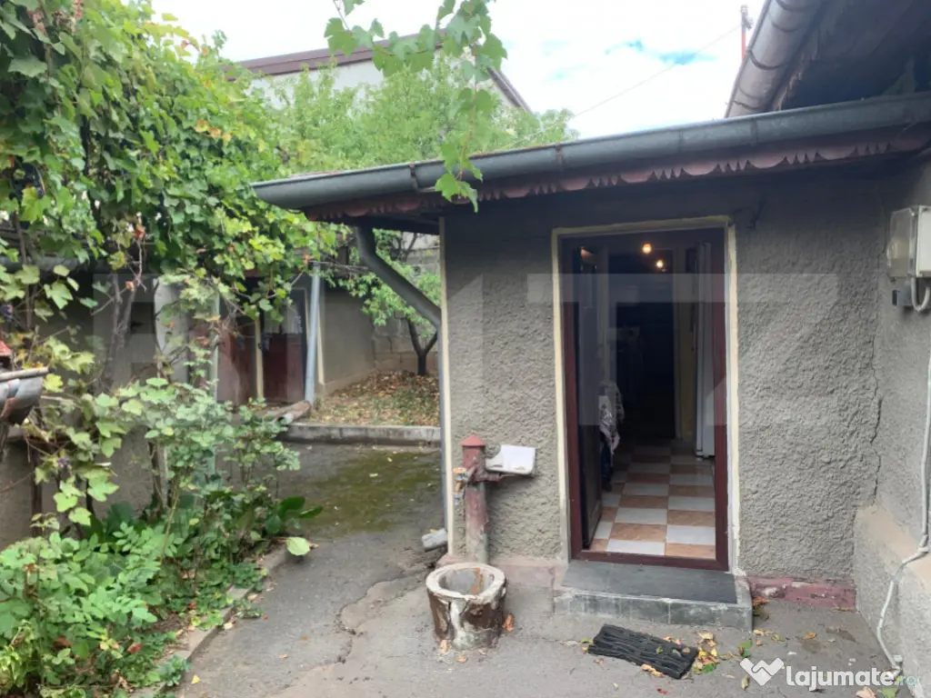 Casă de vânzare, 3 camere, zonă liniștită, București