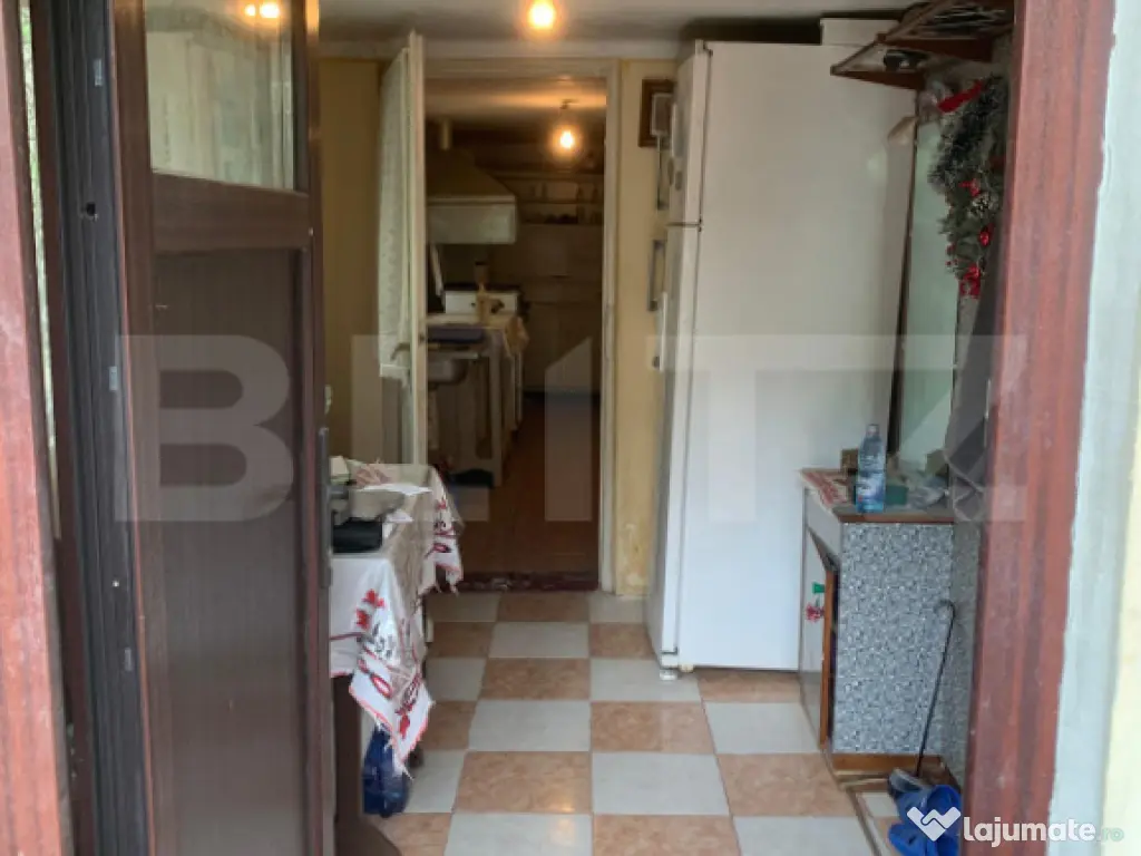 Casă de vânzare, 3 camere, zonă liniștită, București