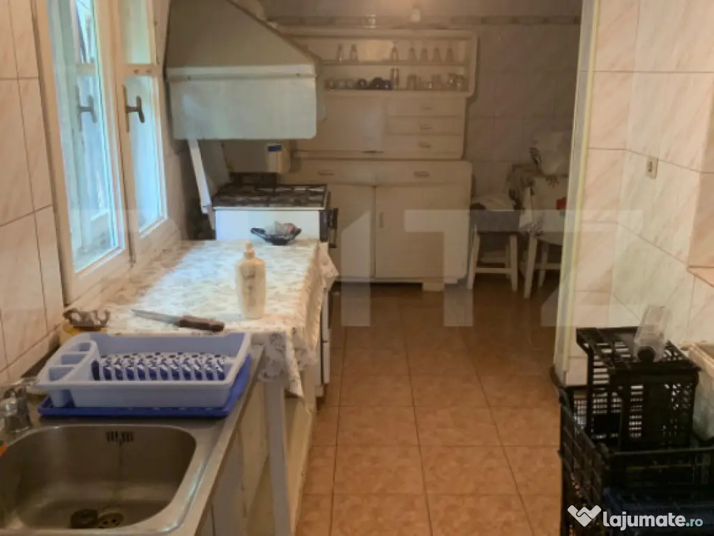 Casă de vânzare, 3 camere, zonă liniștită, București