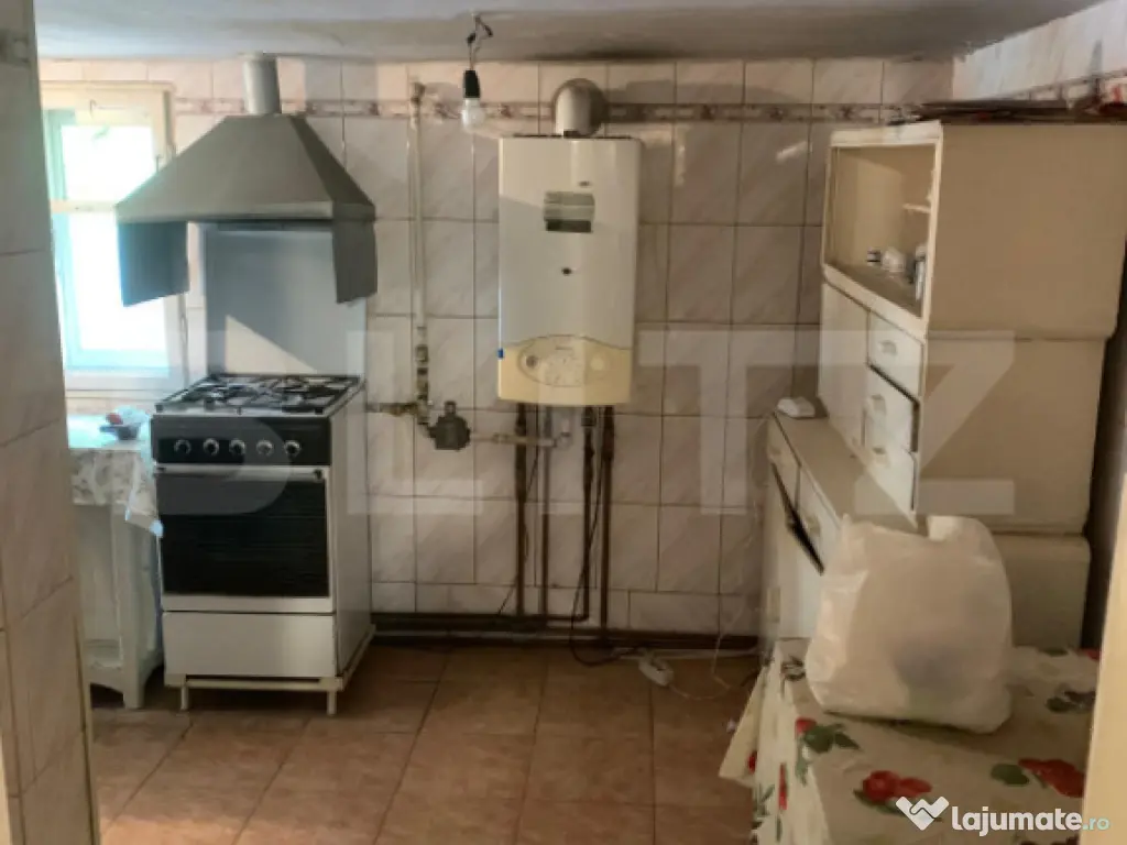 Casă de vânzare, 3 camere, zonă liniștită, București