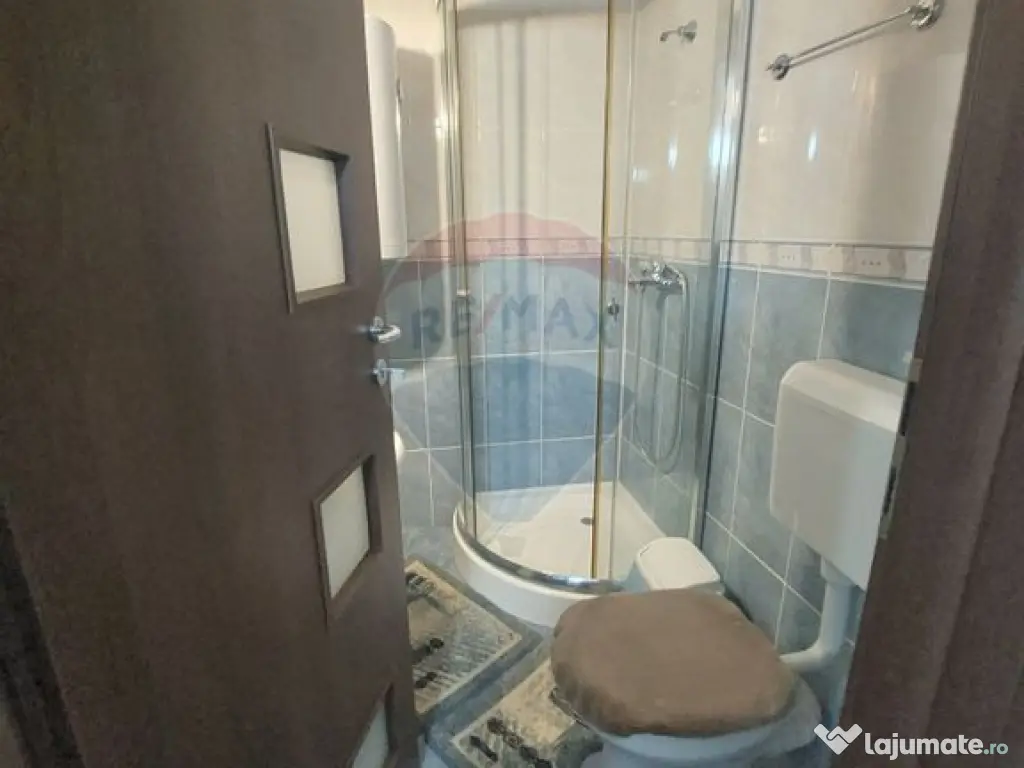 Casă / Vilă cu 10 camere de vânzare în zona Central 