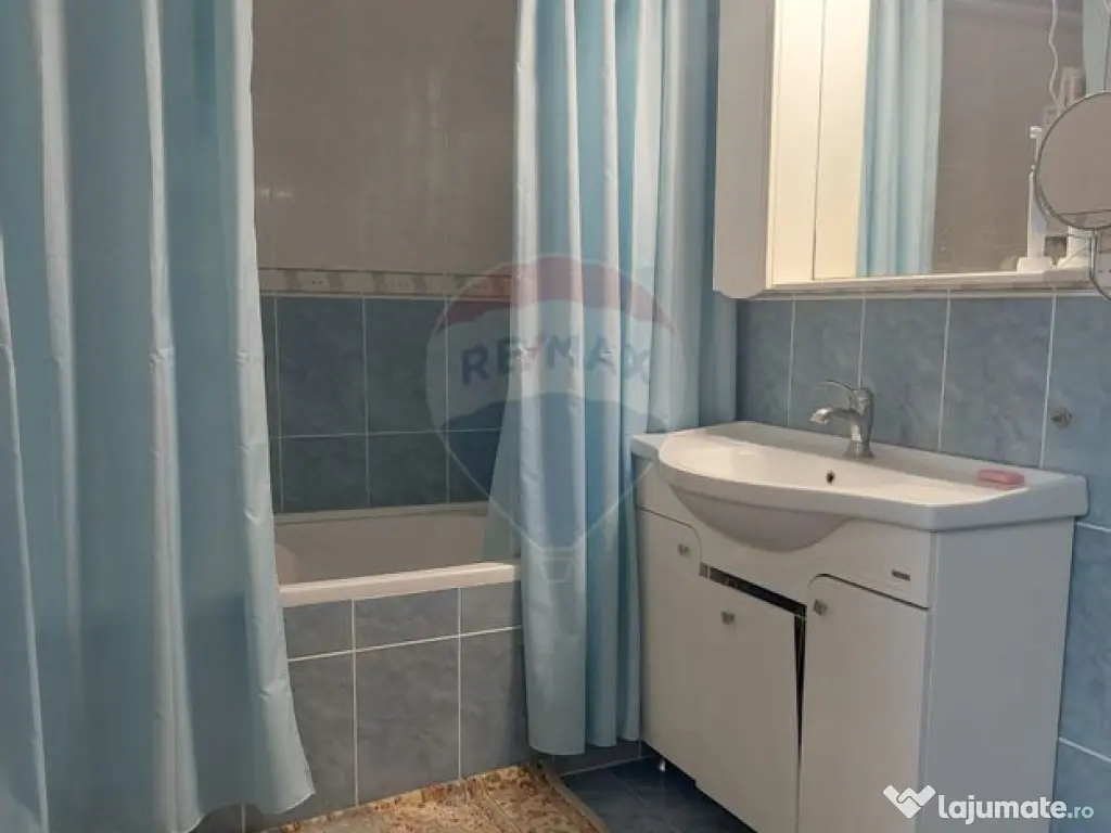 Casă / Vilă cu 10 camere de vânzare în zona Central 