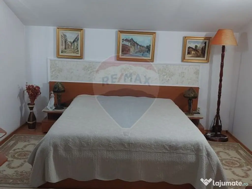 Casă / Vilă cu 10 camere de vânzare în zona Central 