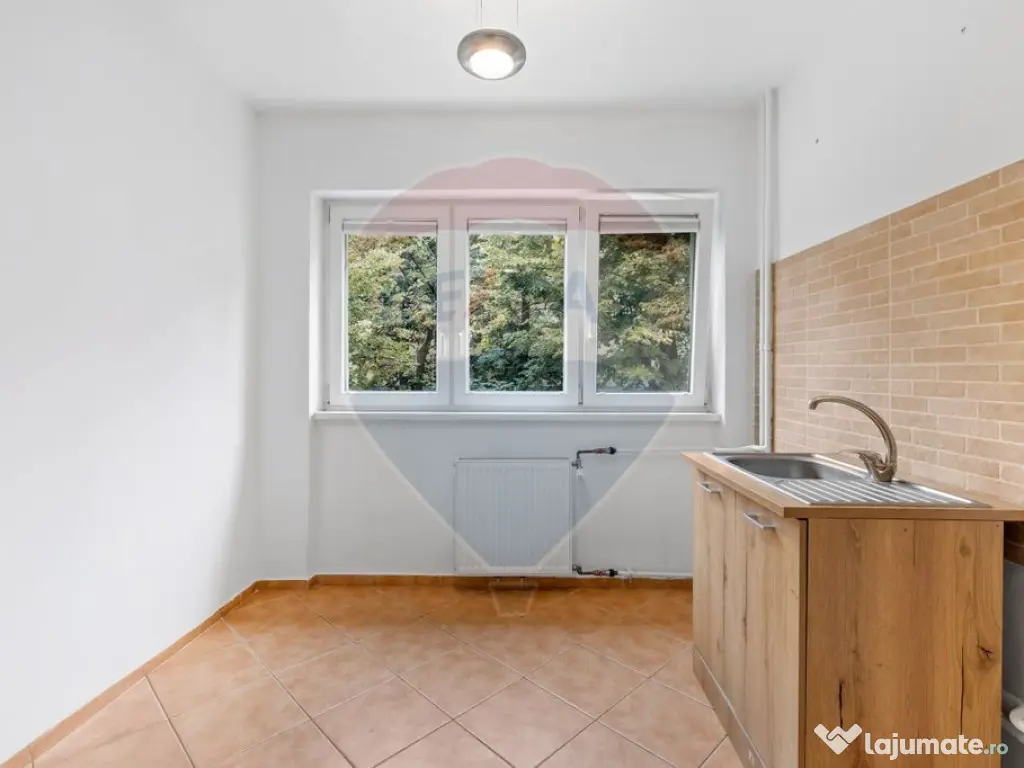 Apartament cu 2 camere de închiriat - Zona Central 