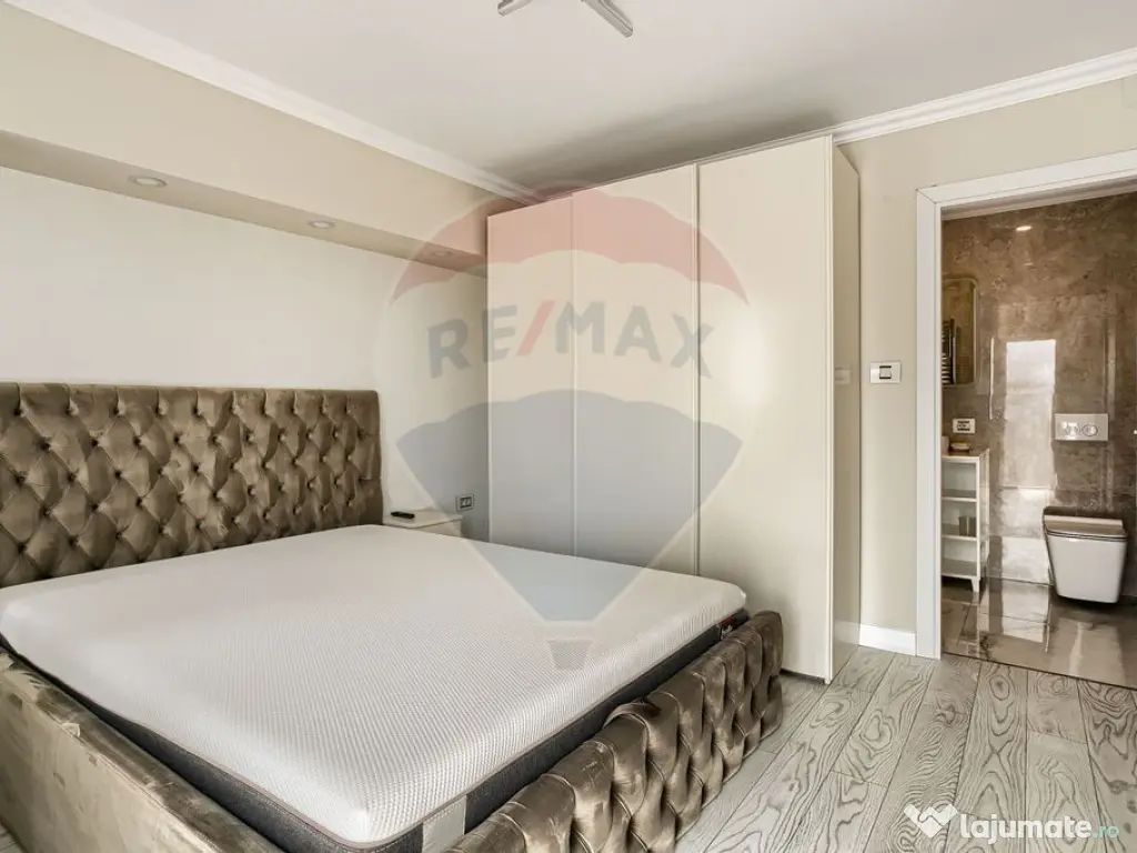 Apartament spectaculos de vanzare: 4 camere, 2 băi, zona... 