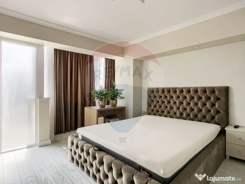 Apartament spectaculos de vanzare: 4 camere, 2 băi, zona... 