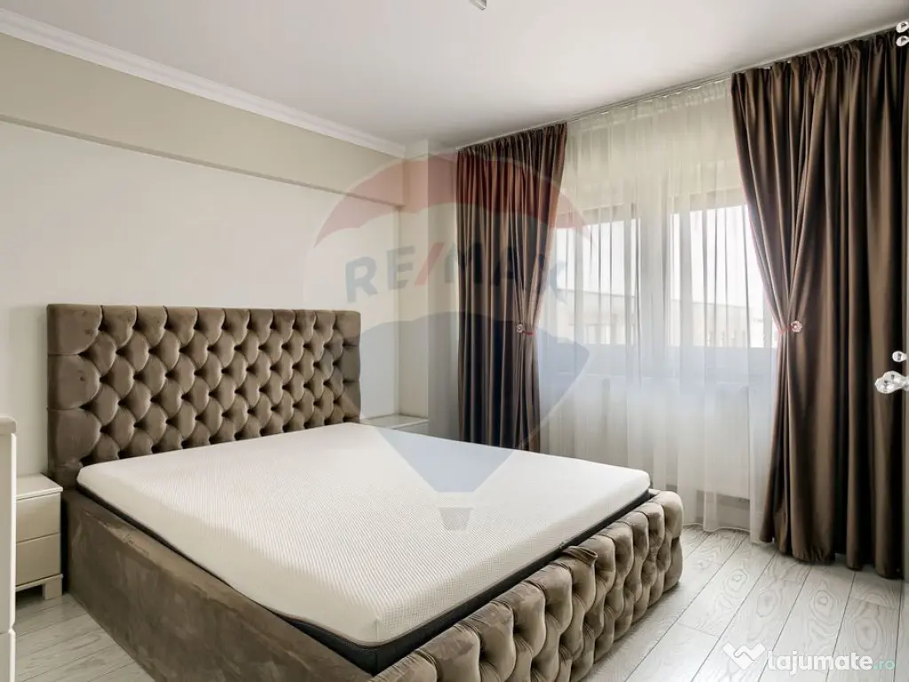 Apartament spectaculos de vanzare: 4 camere, 2 băi, zona... 