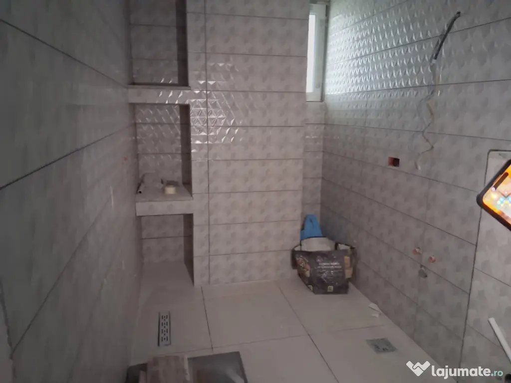 Apartament 3 camere, 2 bai, 90 mp, zona Promenada