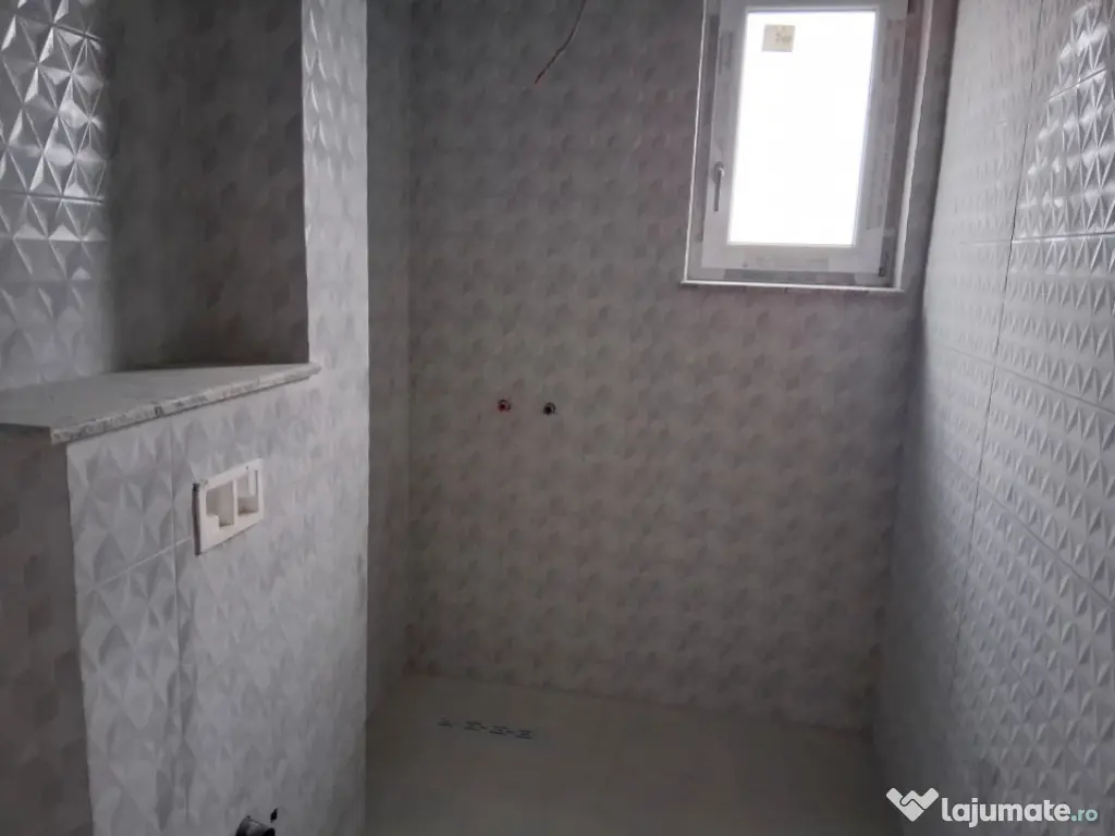 Apartament 3 camere, 2 bai, 90 mp, zona Promenada