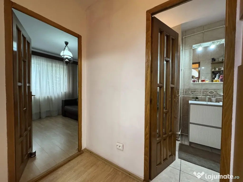 5 cam. etaj 1, 96 mp, decomandat, renovat, zona Zahana