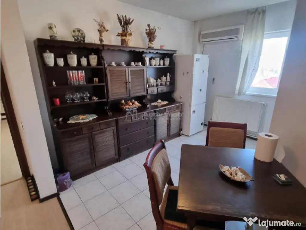 Apartament 3 cam renovat et 3 din 4 zona F-uri 