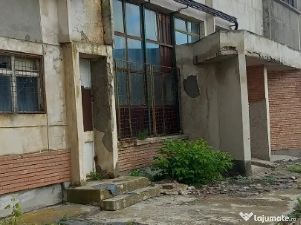 Activ de vanzare la 10 Km de Municipiul Braila ,3 Km de Dunare 