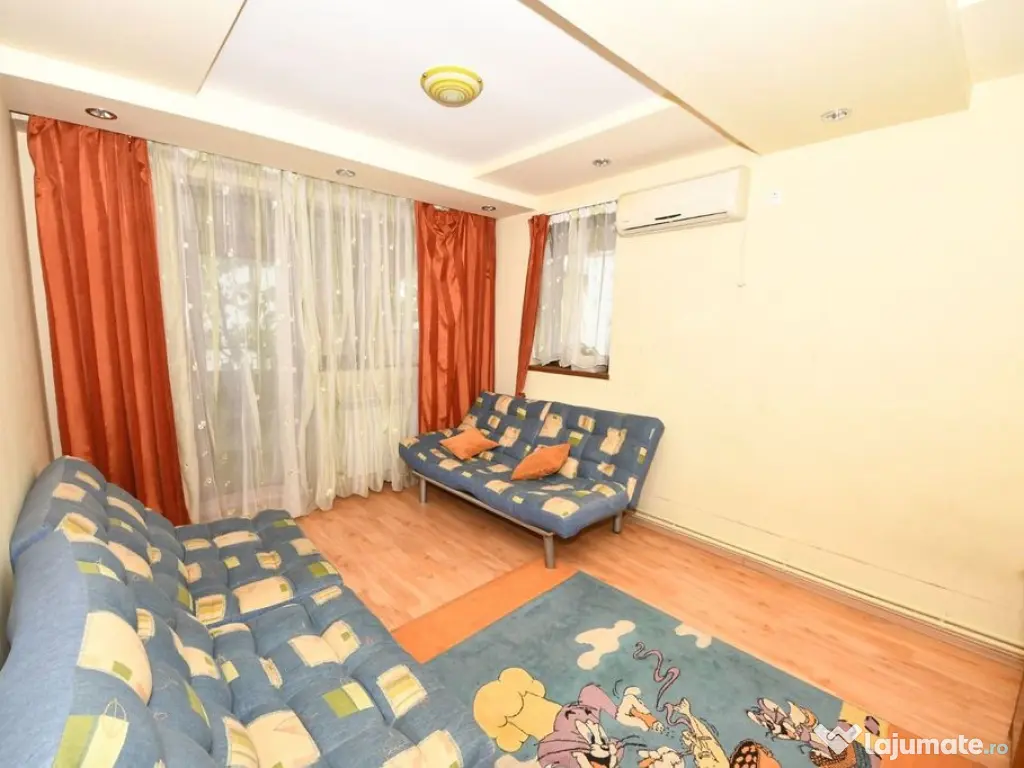 Vila spatioasa, pretabil pentru locuit/clinica, zona Micr...