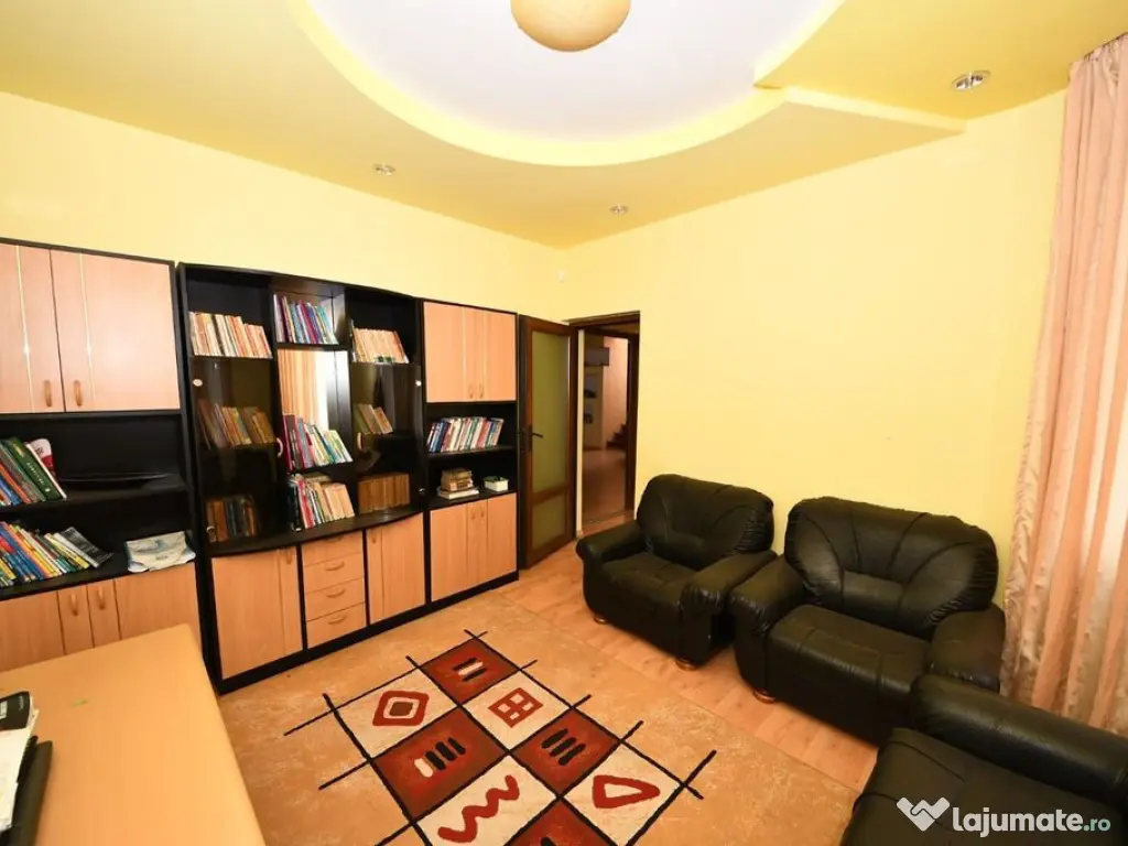 Vila spatioasa, pretabil pentru locuit/clinica, zona Micr...