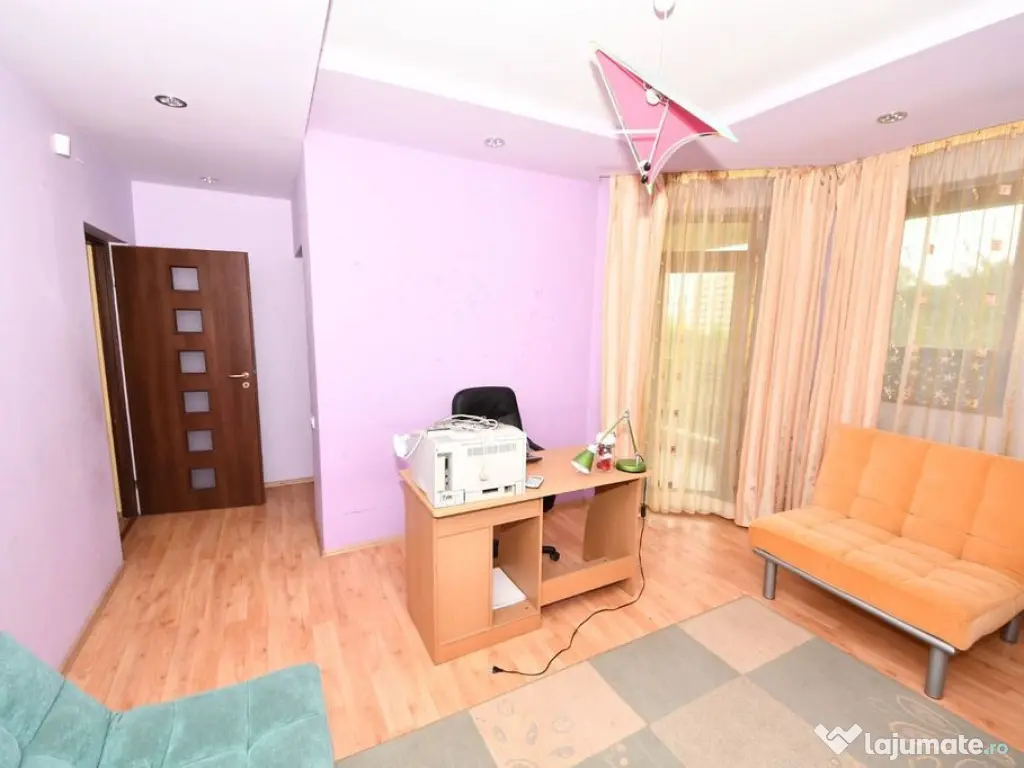 Vila spatioasa, pretabil pentru locuit/clinica, zona Micr...