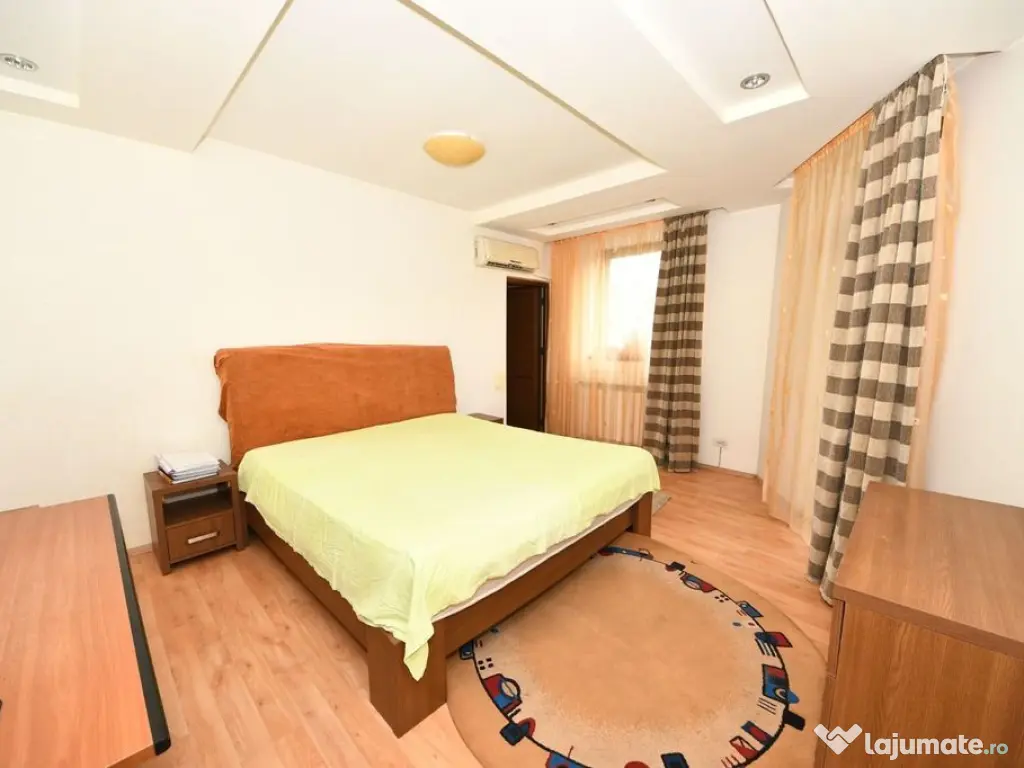 Vila spatioasa, pretabil pentru locuit/clinica, zona Micr...