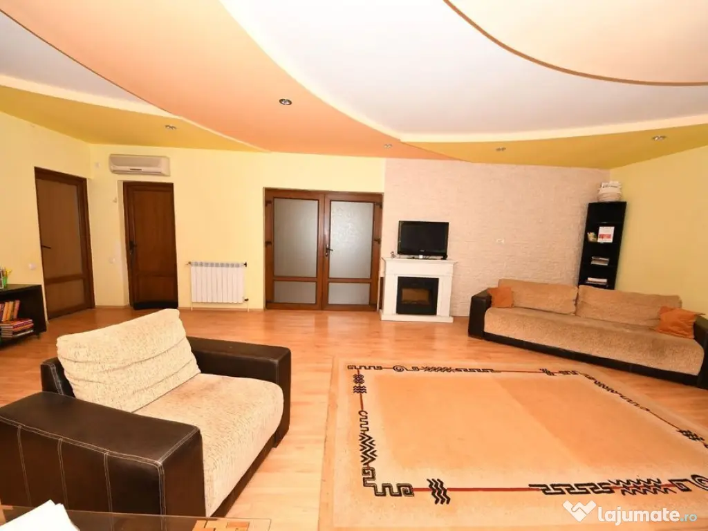 Vila spatioasa, pretabil pentru locuit/clinica, zona Micr...