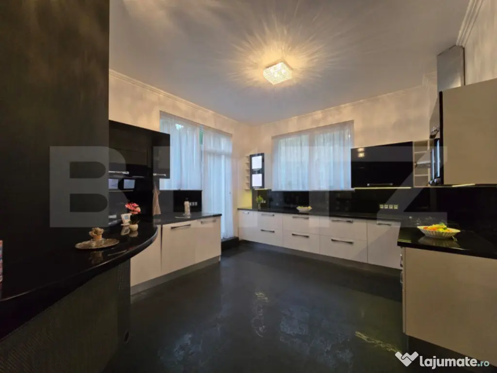 Vile cu piscina exclusivista de vanzare in zona Grand Hote