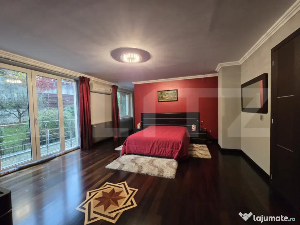 Vile cu piscina exclusivista de vanzare in zona Grand Hote